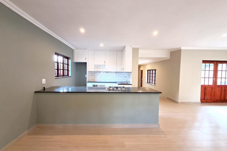 To Let 2 Bedroom Property for Rent in Douglasdale Gauteng