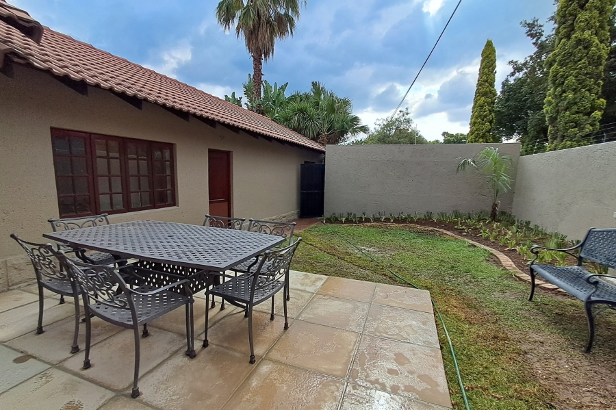 To Let 2 Bedroom Property for Rent in Douglasdale Gauteng
