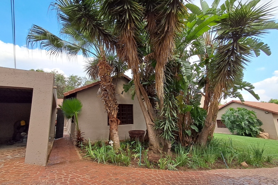 To Let 2 Bedroom Property for Rent in Douglasdale Gauteng