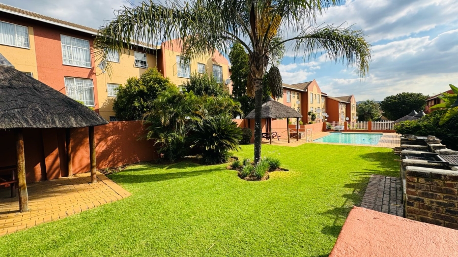 2 Bedroom Property for Sale in Weltevreden Park Gauteng