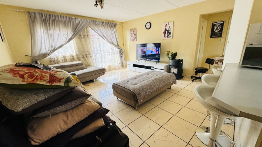 2 Bedroom Property for Sale in Weltevreden Park Gauteng