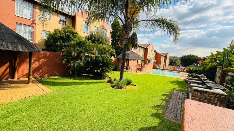2 Bedroom Property for Sale in Weltevreden Park Gauteng