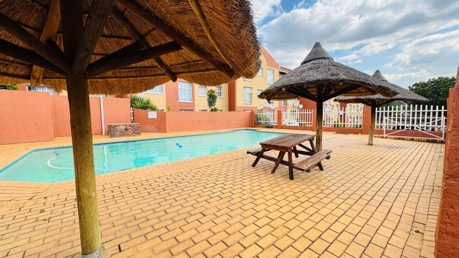 2 Bedroom Property for Sale in Weltevreden Park Gauteng