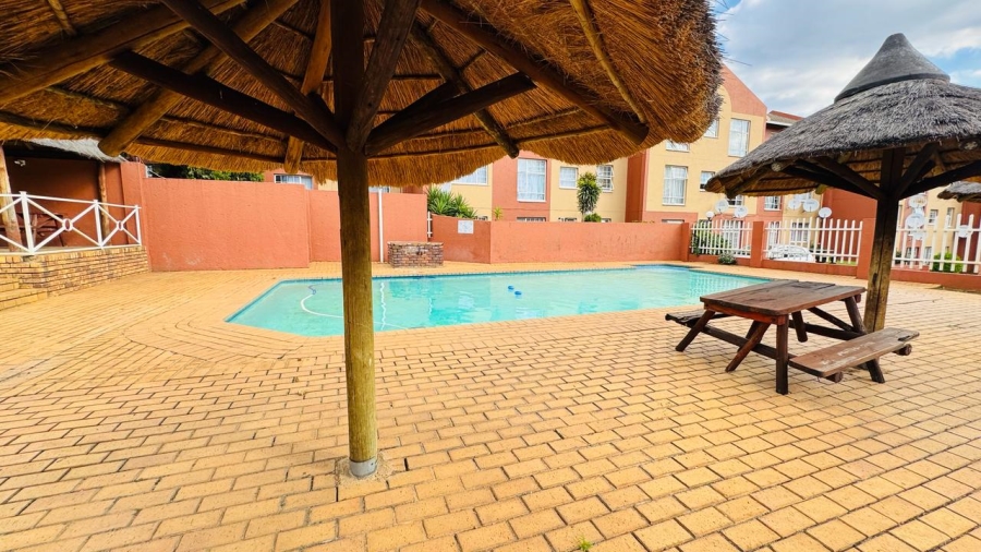 2 Bedroom Property for Sale in Weltevreden Park Gauteng