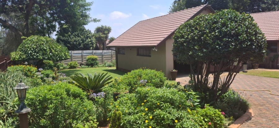 4 Bedroom Property for Sale in Glen Marais Gauteng