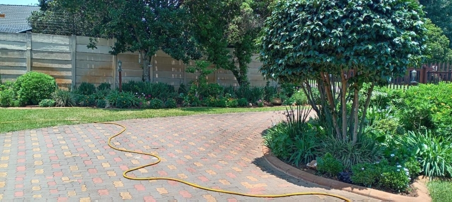 4 Bedroom Property for Sale in Glen Marais Gauteng