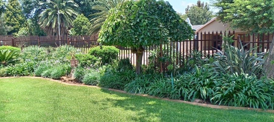 4 Bedroom Property for Sale in Glen Marais Gauteng
