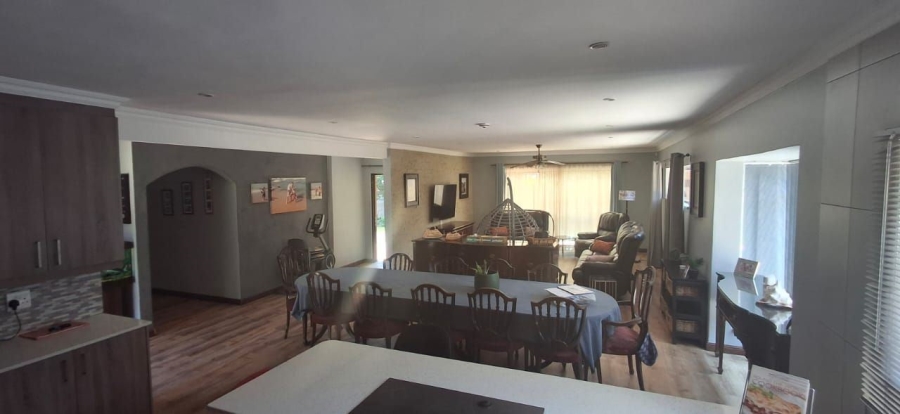 4 Bedroom Property for Sale in Glen Marais Gauteng
