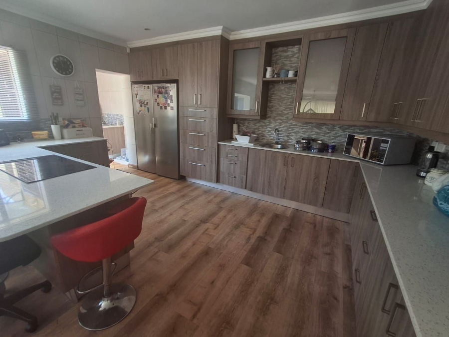 4 Bedroom Property for Sale in Glen Marais Gauteng