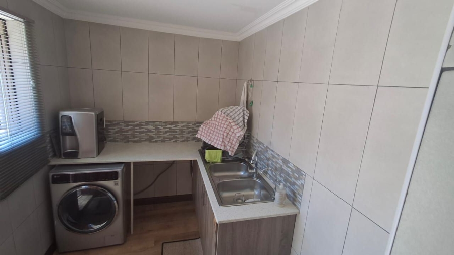 4 Bedroom Property for Sale in Glen Marais Gauteng