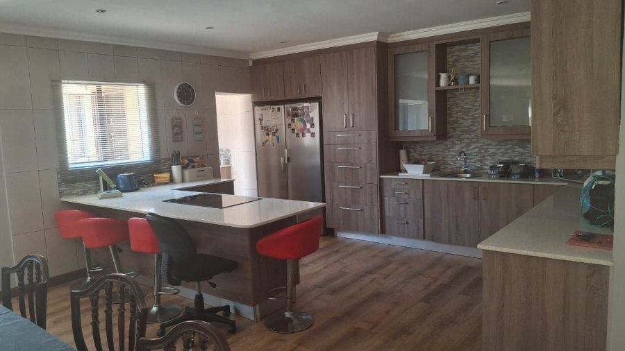 4 Bedroom Property for Sale in Glen Marais Gauteng