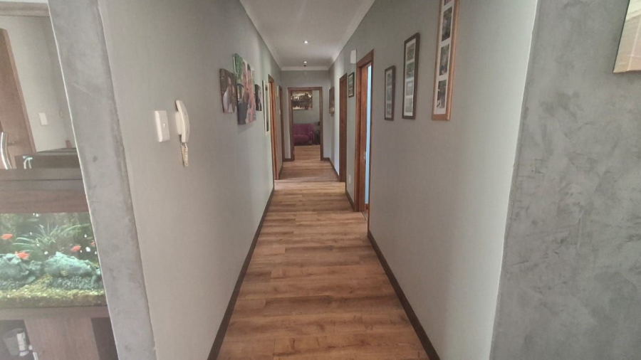 4 Bedroom Property for Sale in Glen Marais Gauteng