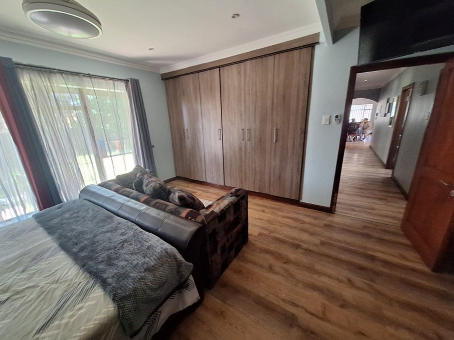4 Bedroom Property for Sale in Glen Marais Gauteng