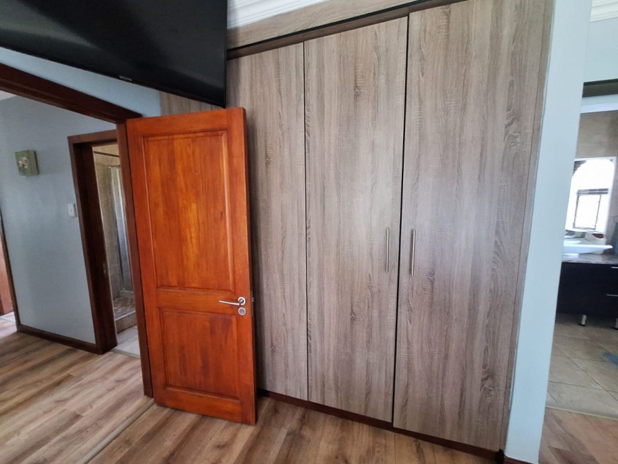 4 Bedroom Property for Sale in Glen Marais Gauteng