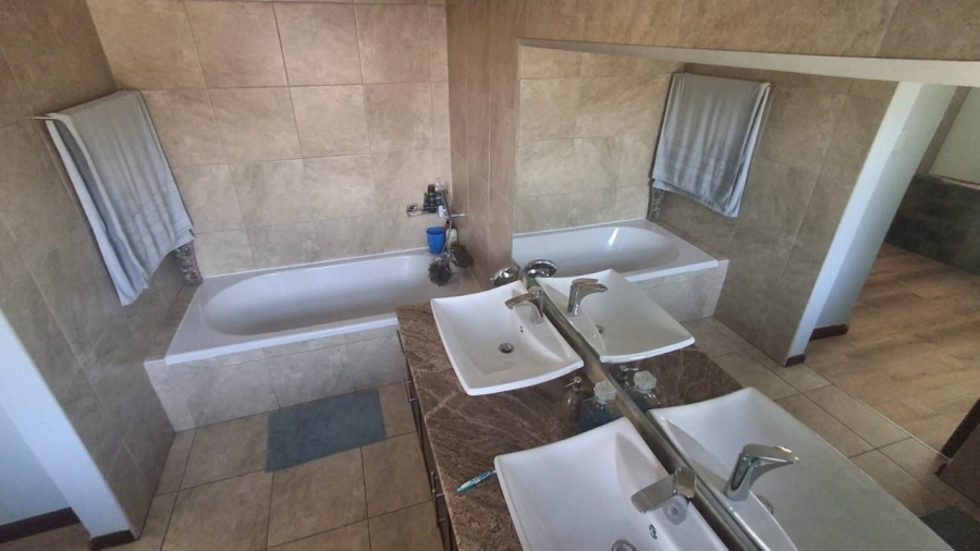 4 Bedroom Property for Sale in Glen Marais Gauteng