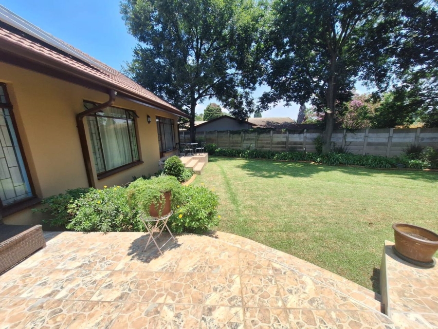 4 Bedroom Property for Sale in Glen Marais Gauteng