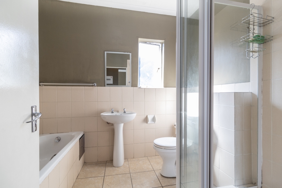 2 Bedroom Property for Sale in Birchleigh Gauteng
