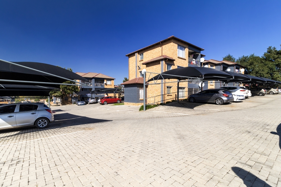 2 Bedroom Property for Sale in Birchleigh Gauteng
