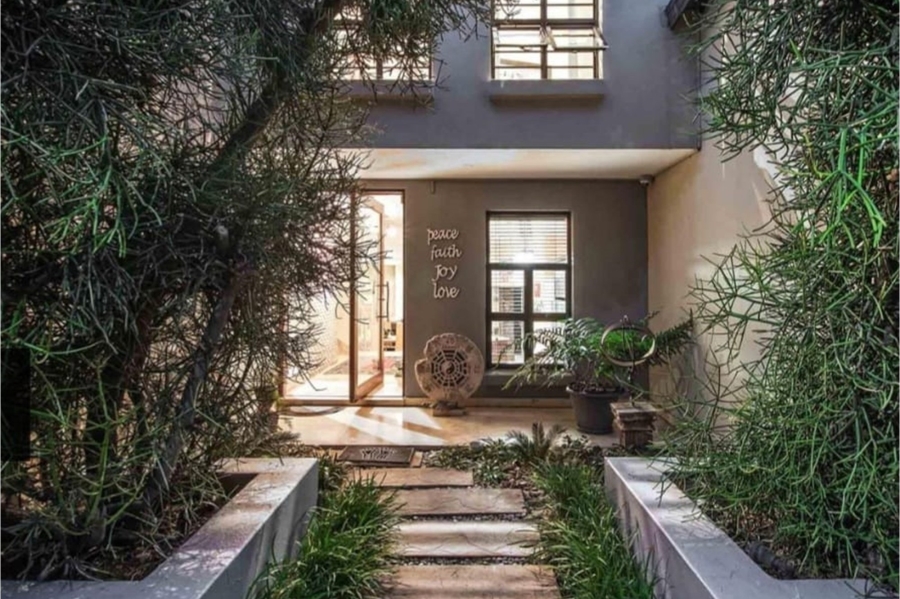 5 Bedroom Property for Sale in Waterkloof Ridge Gauteng