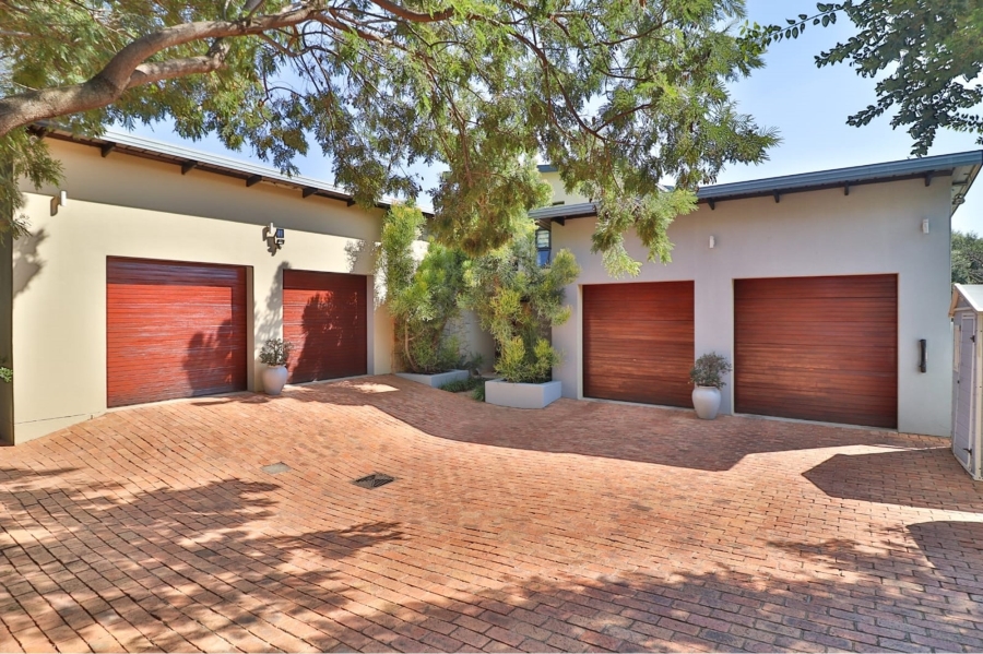 5 Bedroom Property for Sale in Waterkloof Ridge Gauteng