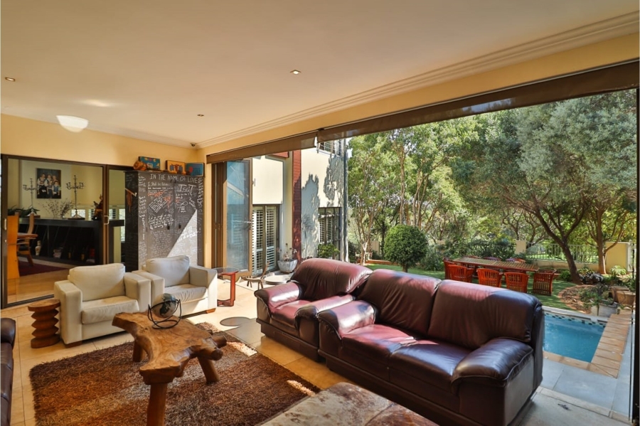 5 Bedroom Property for Sale in Waterkloof Ridge Gauteng