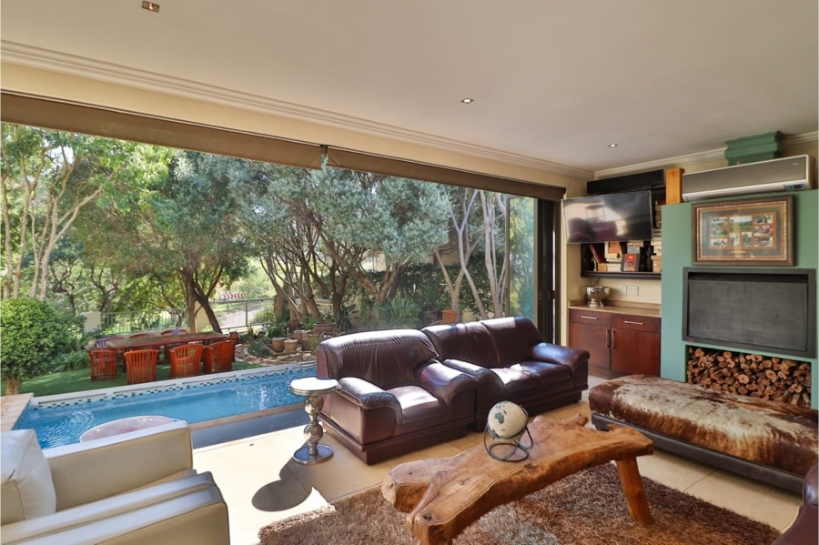 5 Bedroom Property for Sale in Waterkloof Ridge Gauteng