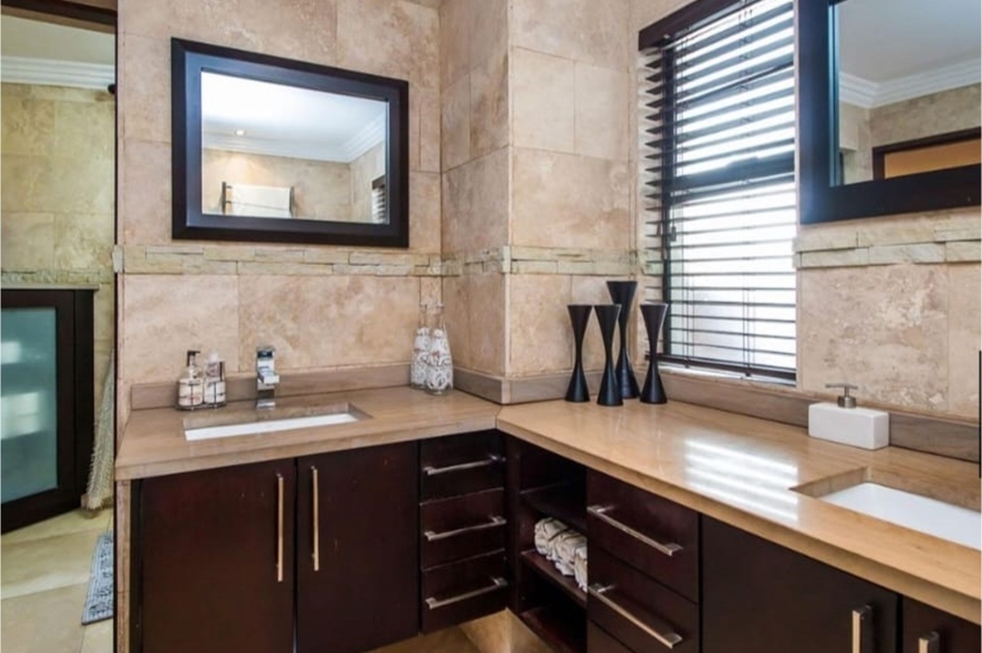 5 Bedroom Property for Sale in Waterkloof Ridge Gauteng