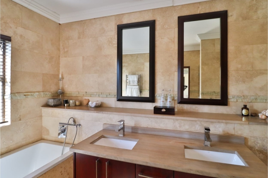 5 Bedroom Property for Sale in Waterkloof Ridge Gauteng