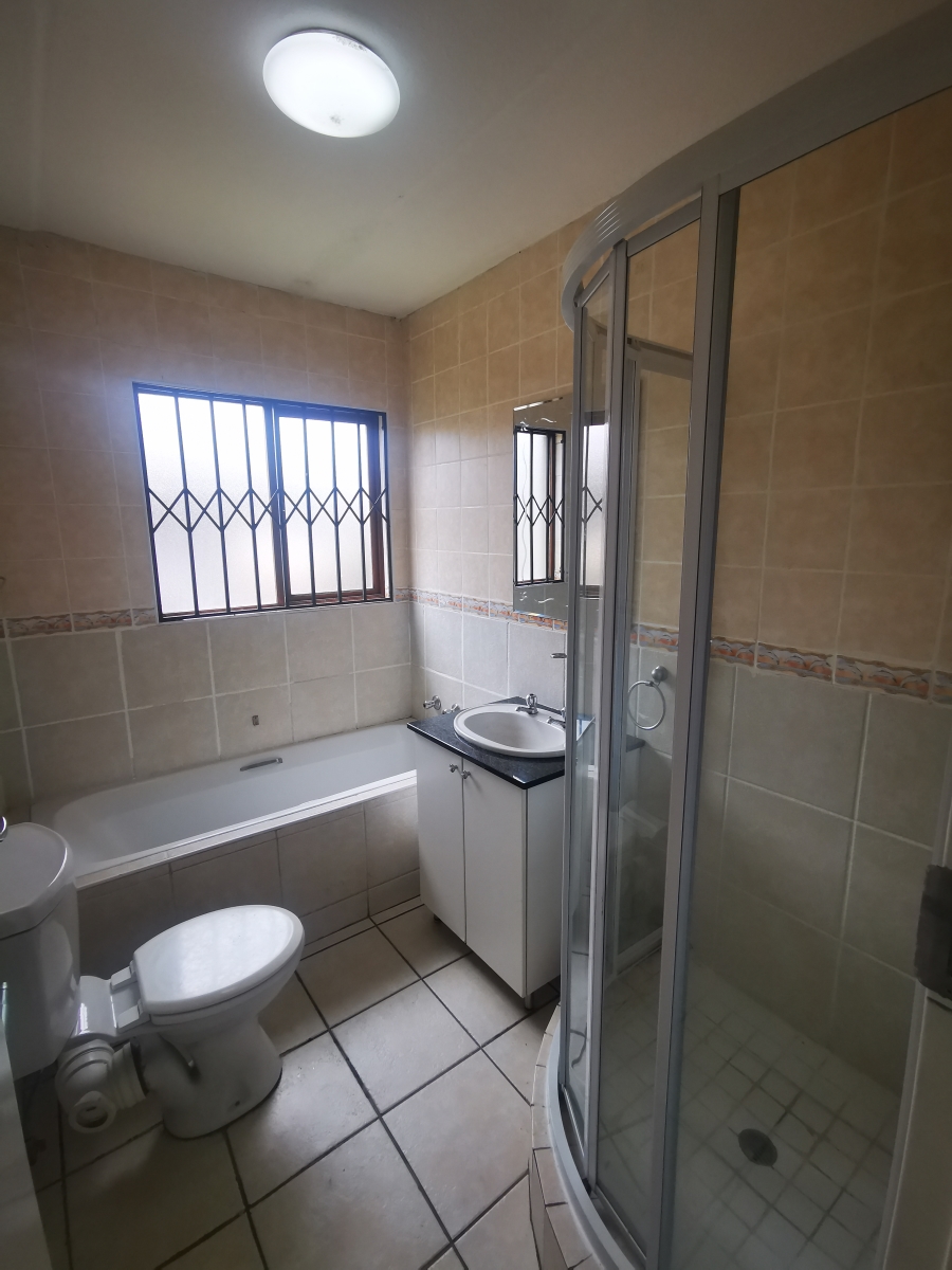 2 Bedroom Property for Sale in Helderwyk Gauteng