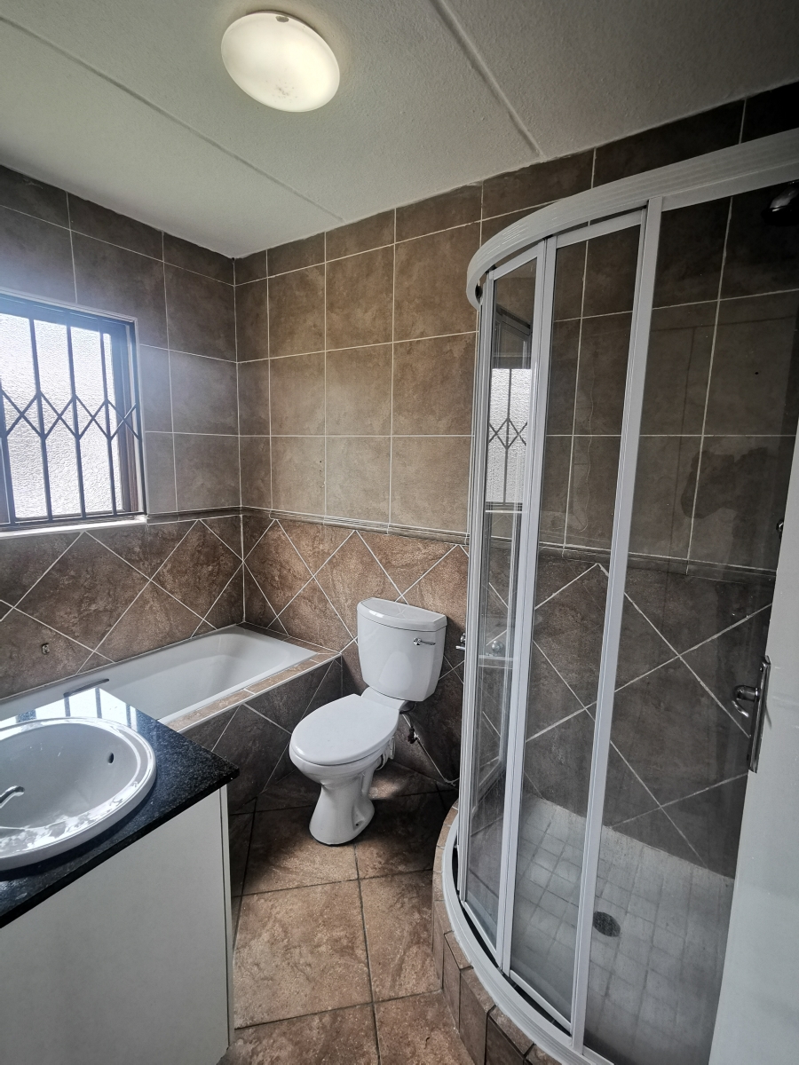 2 Bedroom Property for Sale in Helderwyk Gauteng