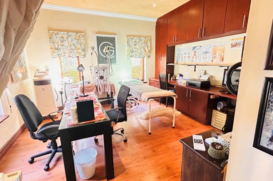 4 Bedroom Property for Sale in Silver Lakes Gauteng