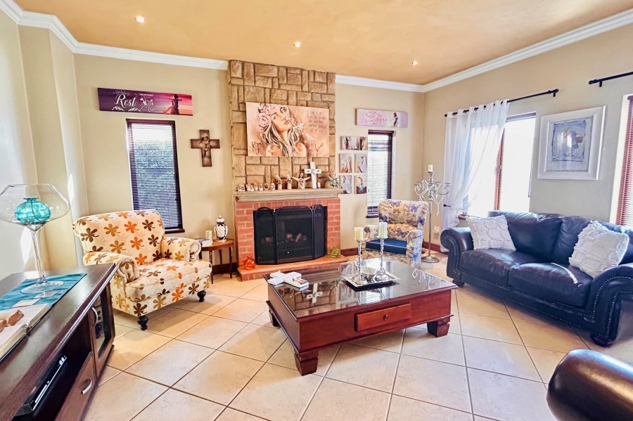 4 Bedroom Property for Sale in Silver Lakes Gauteng