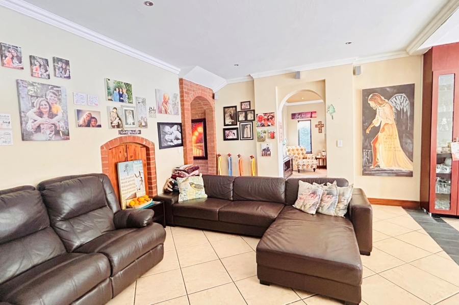 4 Bedroom Property for Sale in Silver Lakes Gauteng