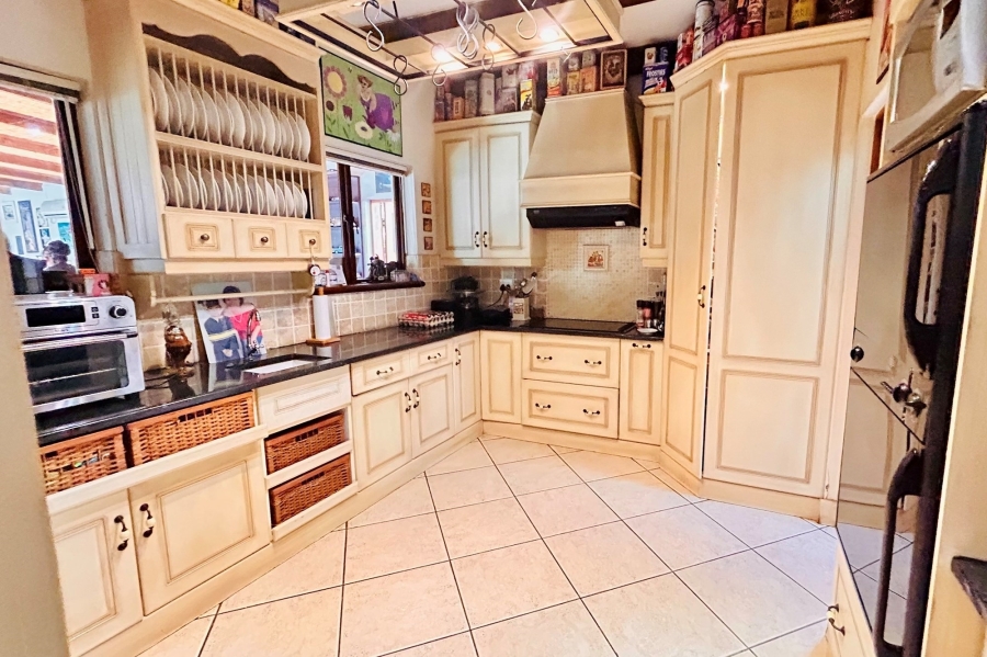 4 Bedroom Property for Sale in Silver Lakes Gauteng