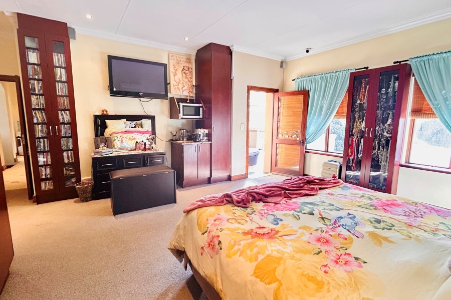 4 Bedroom Property for Sale in Silver Lakes Gauteng