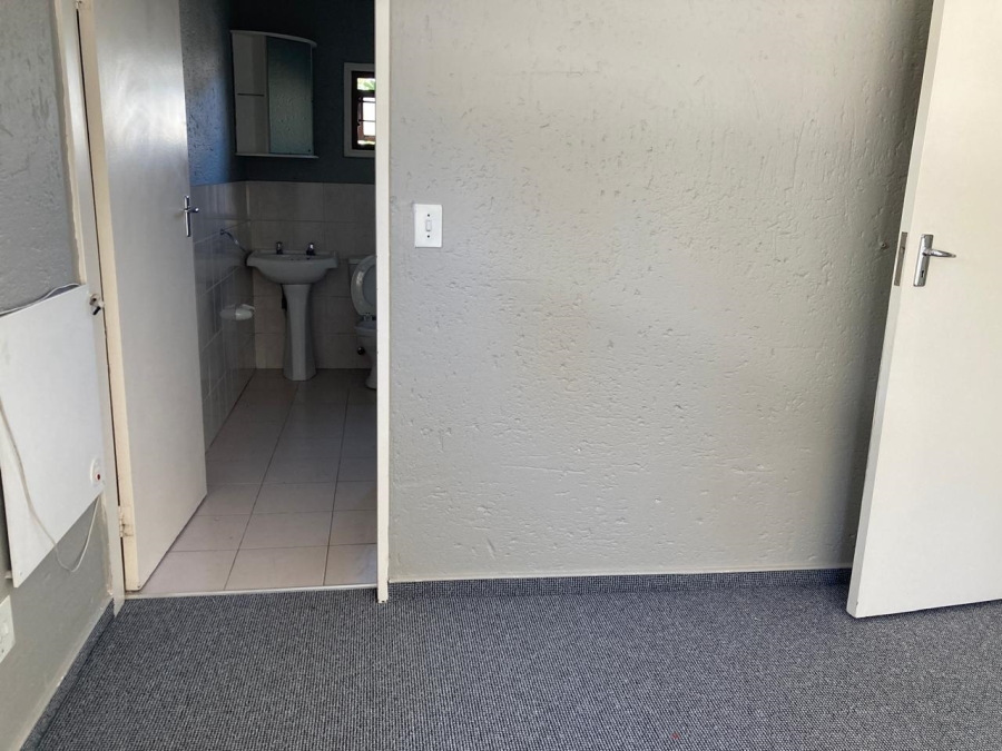 To Let 2 Bedroom Property for Rent in Craighall Park Gauteng