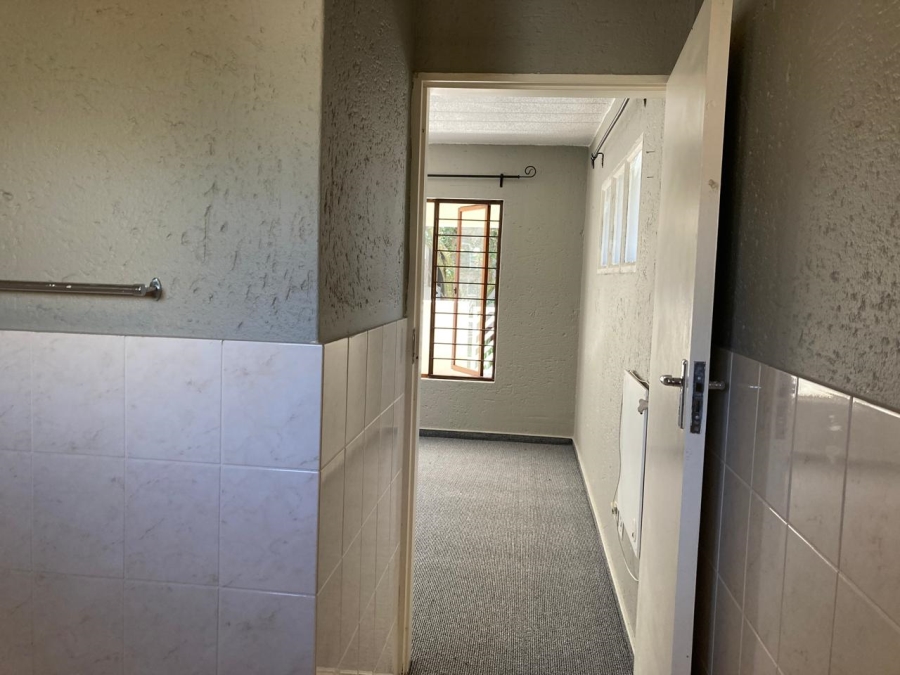 To Let 2 Bedroom Property for Rent in Craighall Park Gauteng
