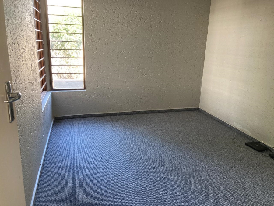 To Let 2 Bedroom Property for Rent in Craighall Park Gauteng
