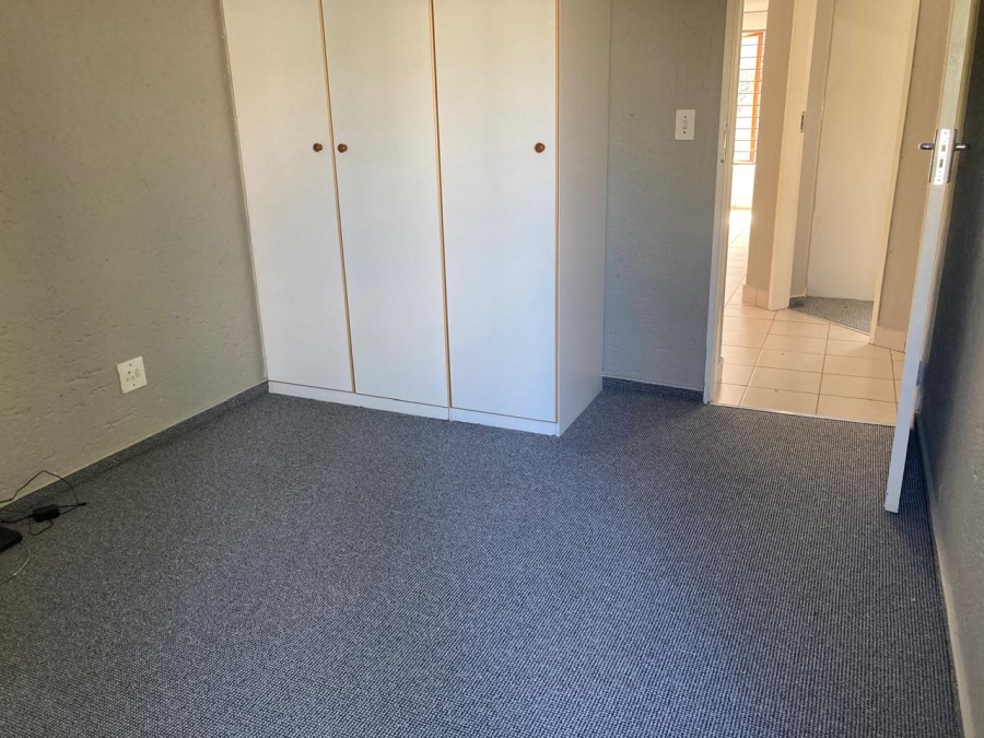 To Let 2 Bedroom Property for Rent in Craighall Park Gauteng