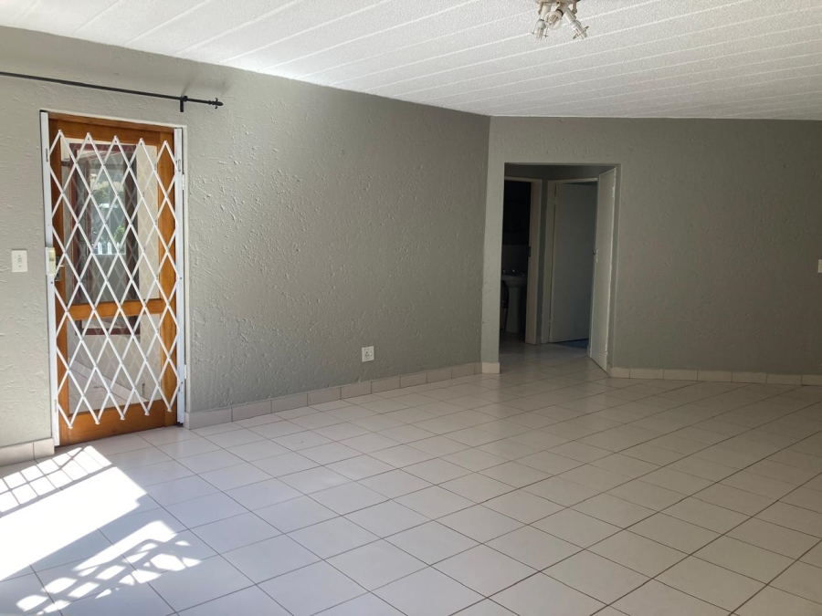 To Let 2 Bedroom Property for Rent in Craighall Park Gauteng