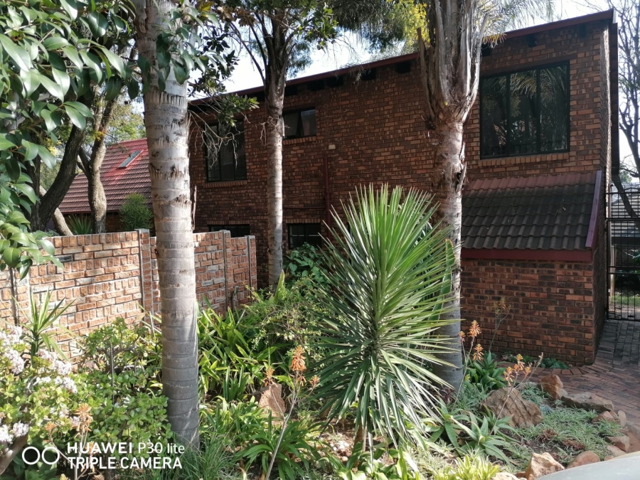 3 Bedroom Property for Sale in La Montagne Gauteng