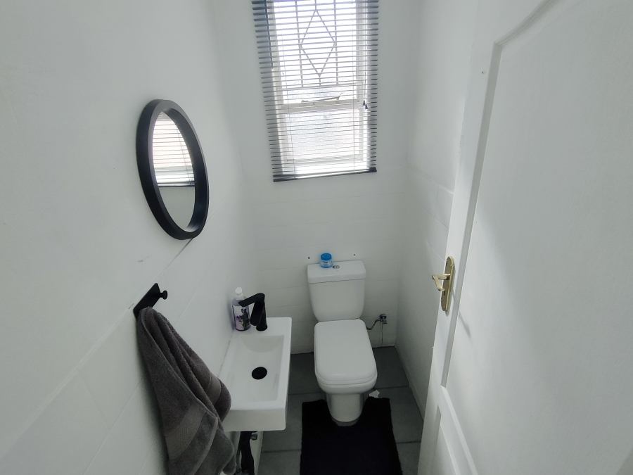 2 Bedroom Property for Sale in Brackenhurst Gauteng