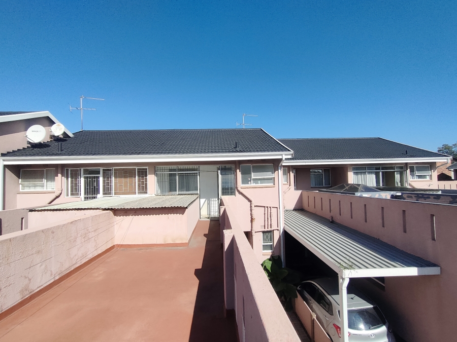 2 Bedroom Property for Sale in Brackenhurst Gauteng