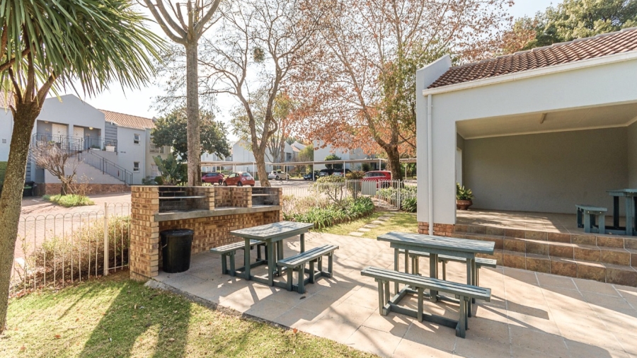 To Let 2 Bedroom Property for Rent in Benmore Gardens Gauteng