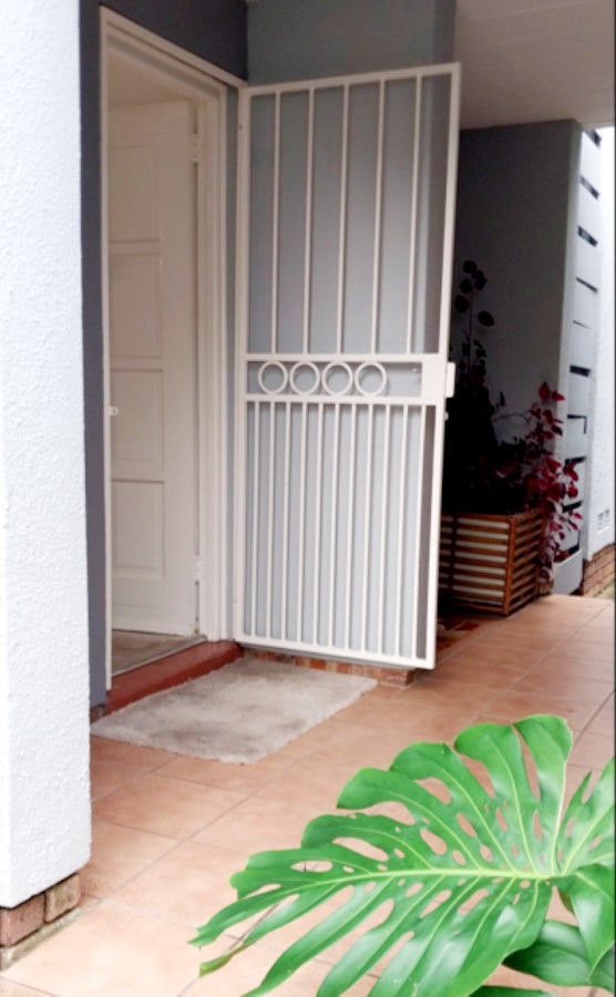 To Let 2 Bedroom Property for Rent in Benmore Gardens Gauteng