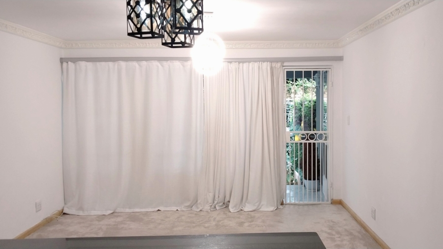 To Let 2 Bedroom Property for Rent in Benmore Gardens Gauteng