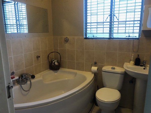 2 Bedroom Property for Sale in Greenstone Hill Gauteng