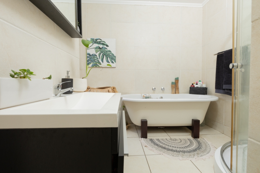 2 Bedroom Property for Sale in Greenstone Hill Gauteng