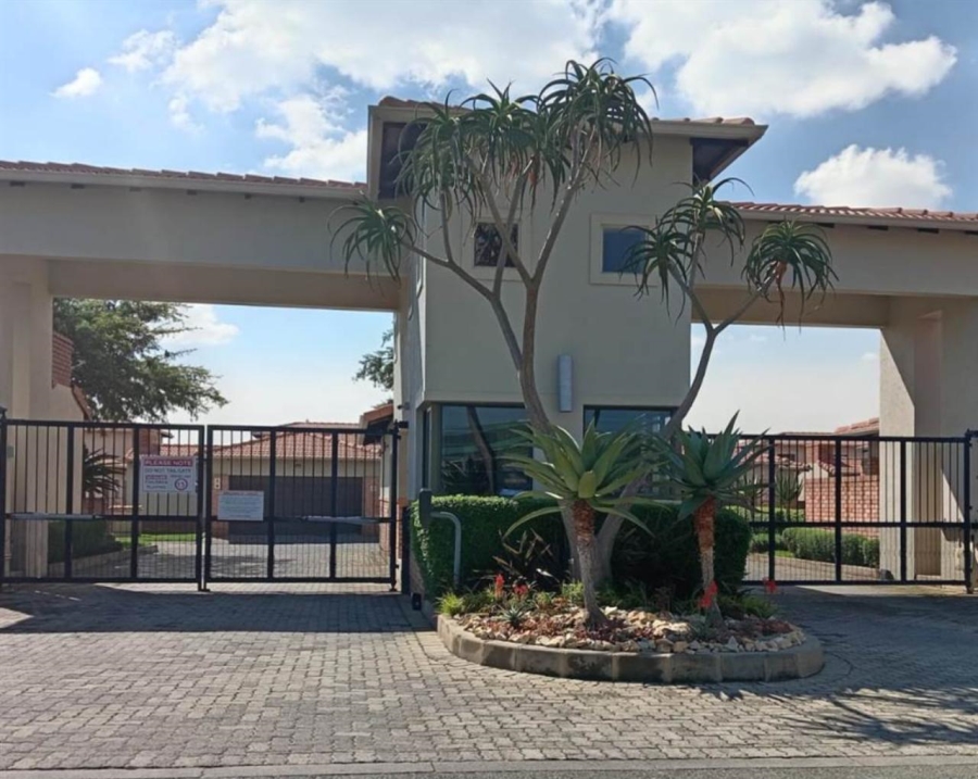 4 Bedroom Property for Sale in Noordwyk Gauteng