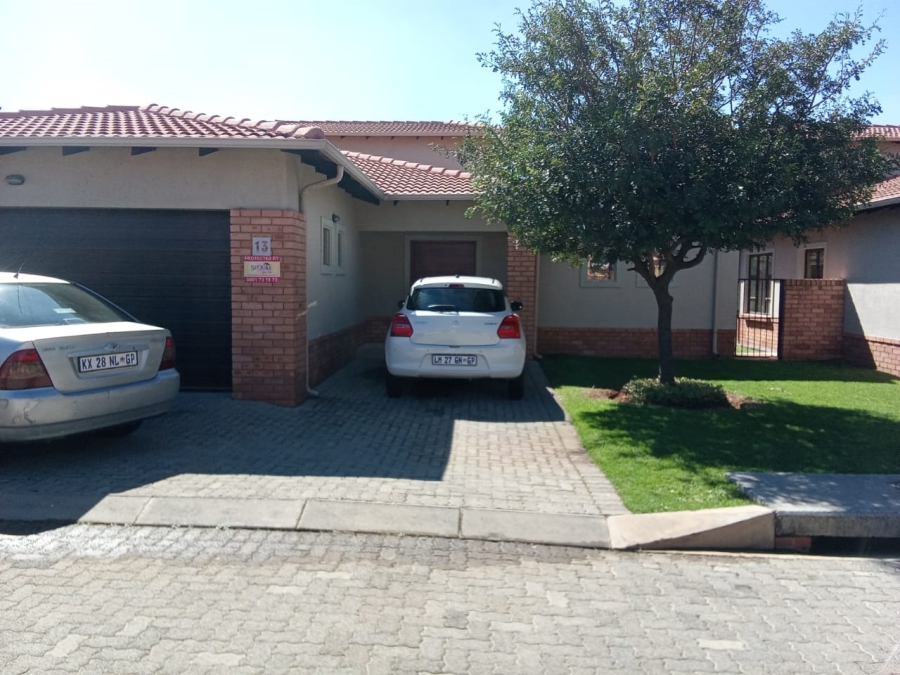 4 Bedroom Property for Sale in Noordwyk Gauteng